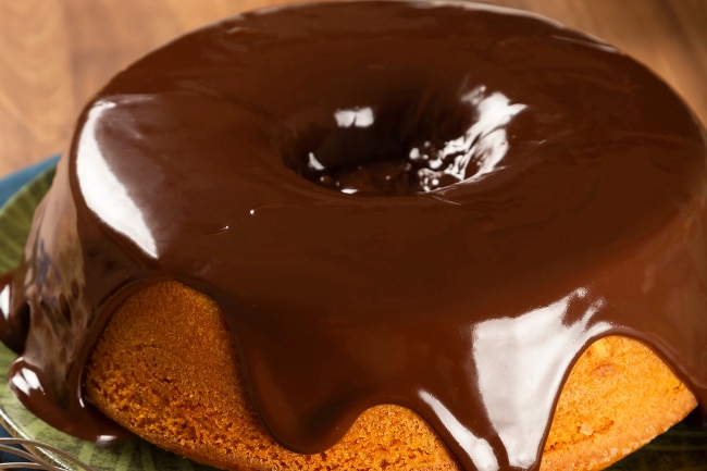 Bolo de Cenoura com ou Sem Cobertura de Chocolate: Qual Você Prefere?