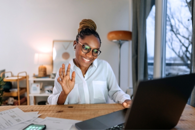 Como as empresas estão adaptando suas equipes para o trabalho híbrido